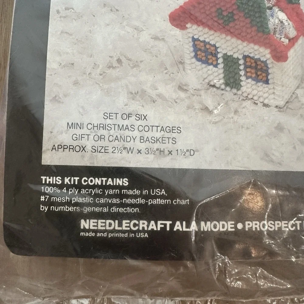 VTG Plastic Canvas For All Seasons Christmas Cottages W90-504‎ Sealed